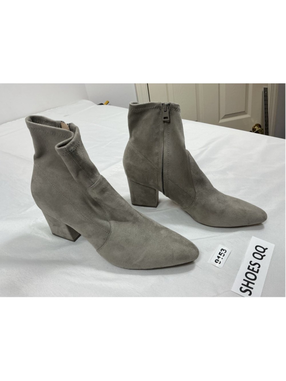 Womans Excellent Amazon Essentials Stretch Ankle Boots Size 11.5 Gray Side Zip